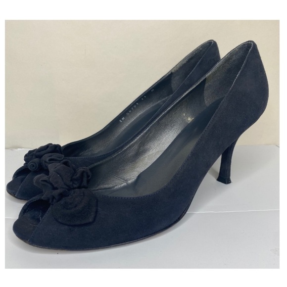 Stuart Weitzman Peep-Toe Ruffle-Bow Heels
Sz 11 - Picture 2 of 16